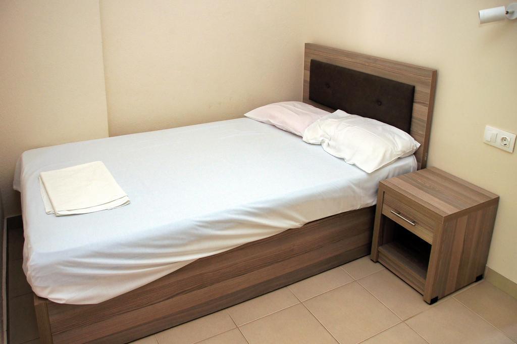 Priona Rooms Paralía Skotínis Exteriör bild