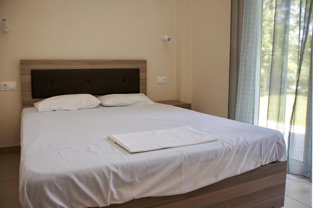 Priona Rooms Paralía Skotínis Exteriör bild